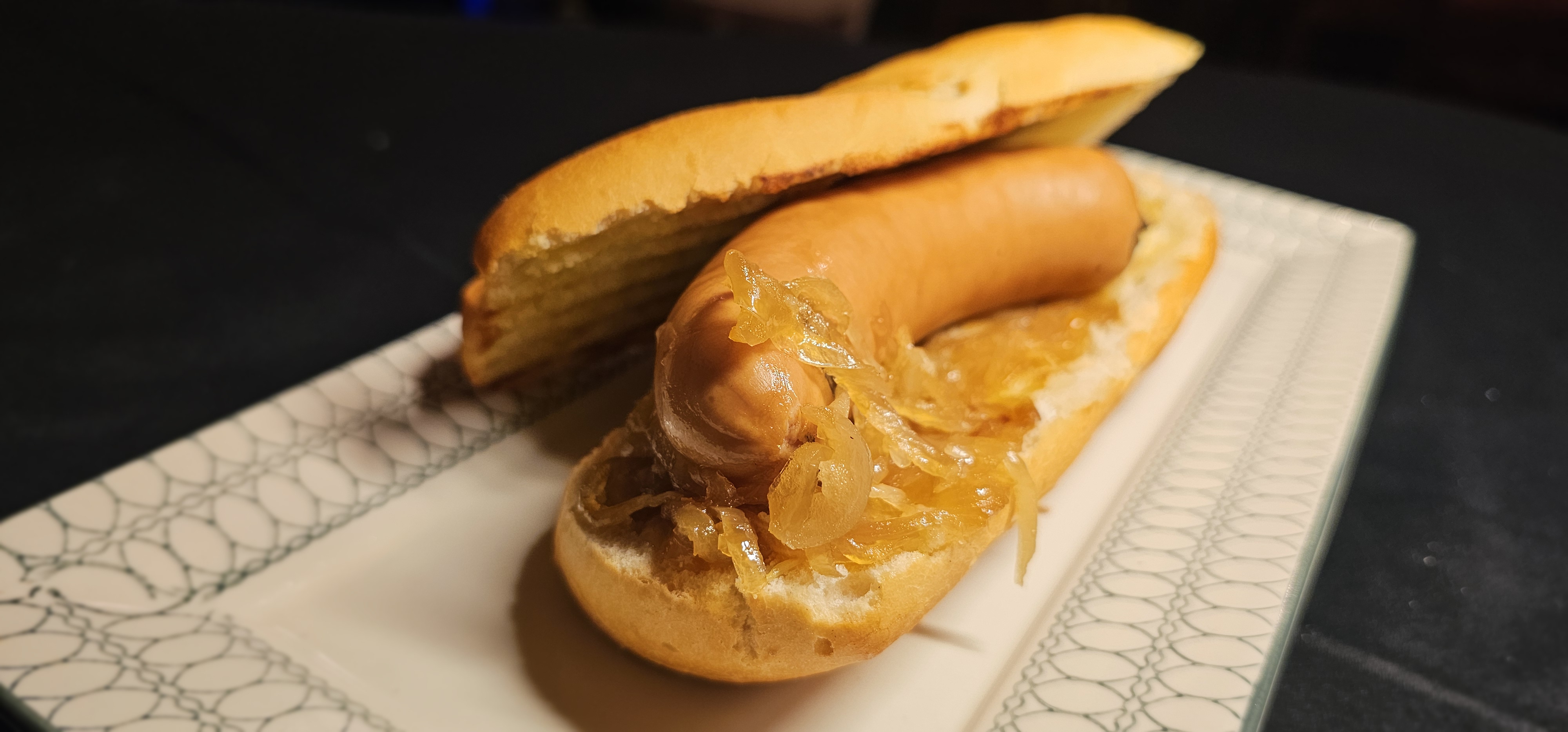 6. Perrito caliente con cebolla caramelizada