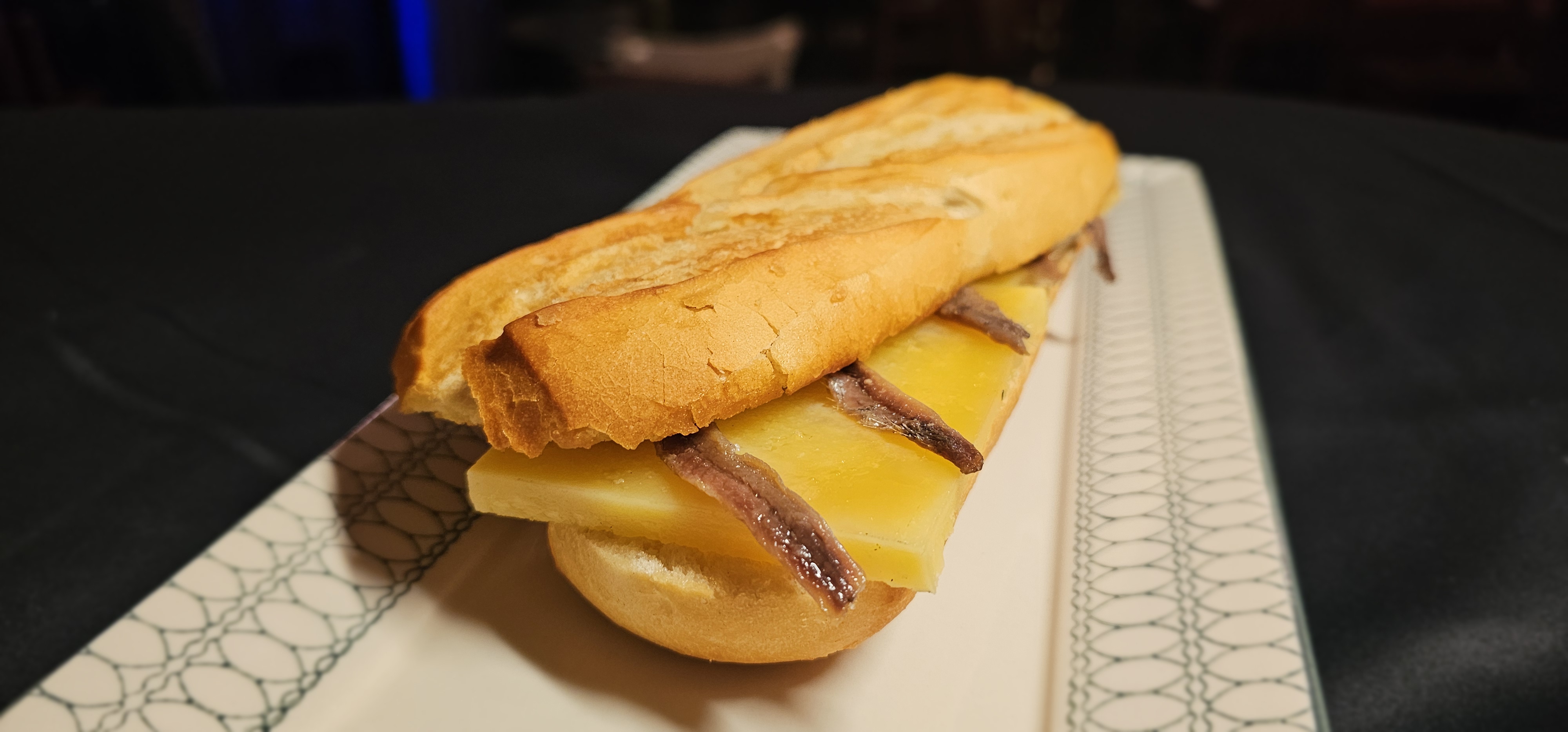 5. Queso con anchoas